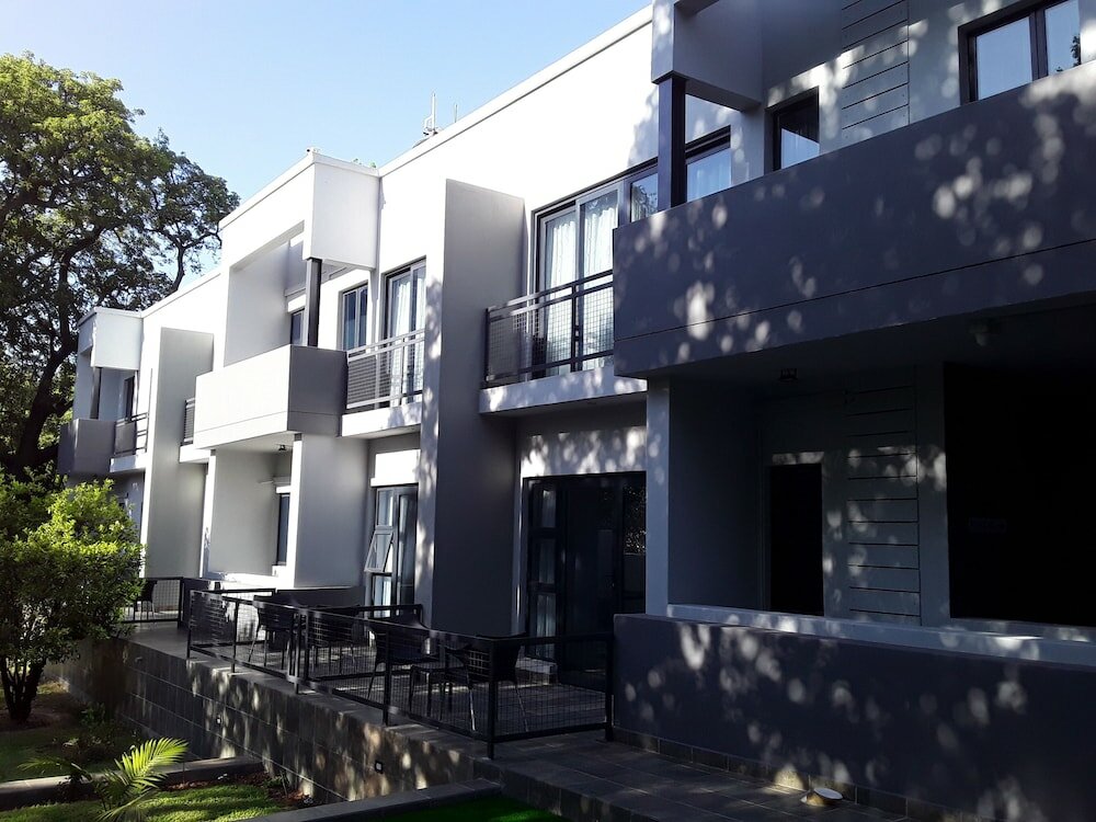 Фото La Orchard Hotel