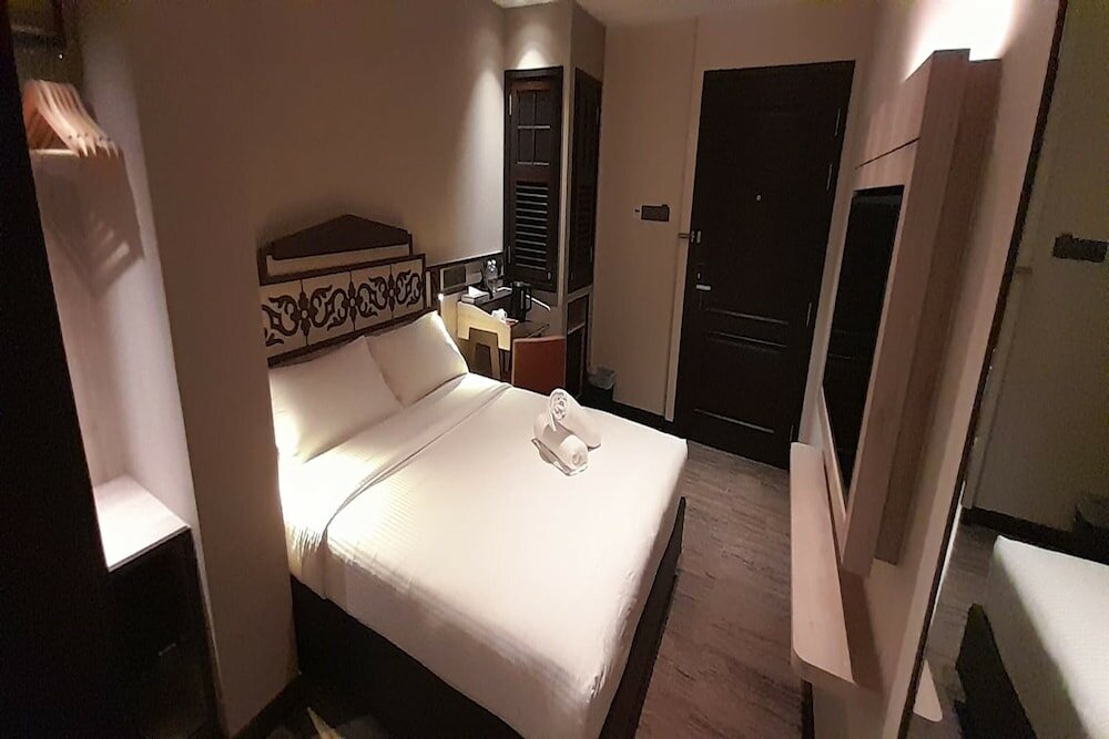 Фото Lion Peak Hotel Hamilton