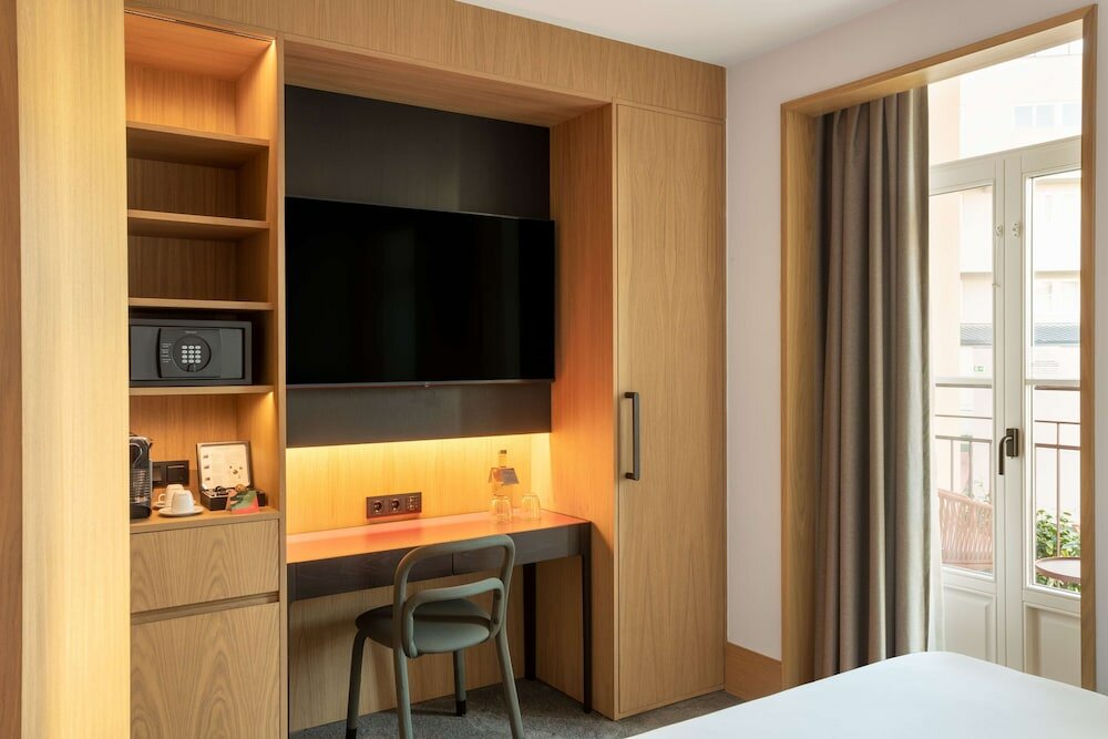 Фото Arts Hotel Porto, Tapestry Collection by Hilton