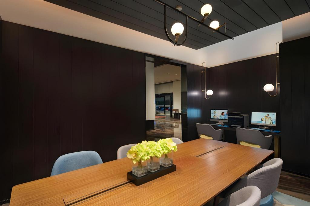 Фото Hampton by Hilton Beihai High-Speed Train Station