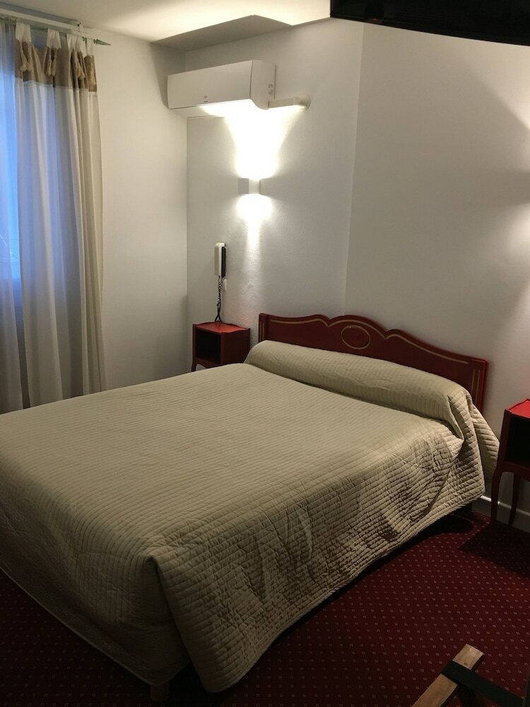 Фото Hotel Victor Hugo