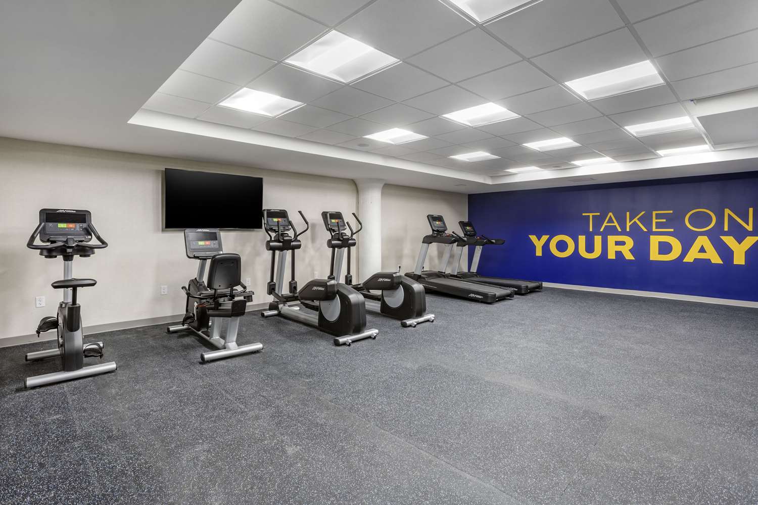 Фото Comfort Inn & Suites Newark Liberty International Airport