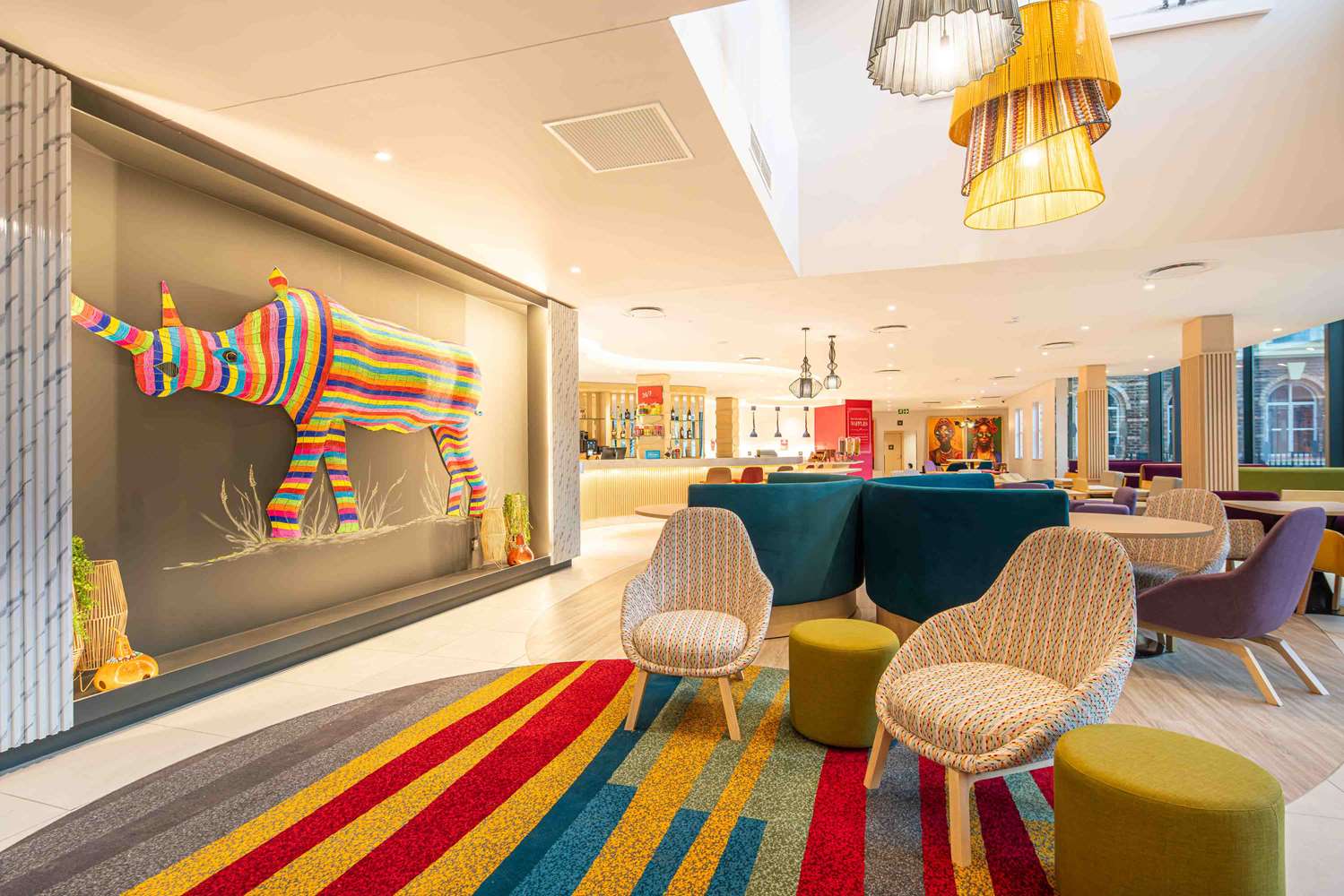 Фото Hampton by Hilton Sandton Grayston