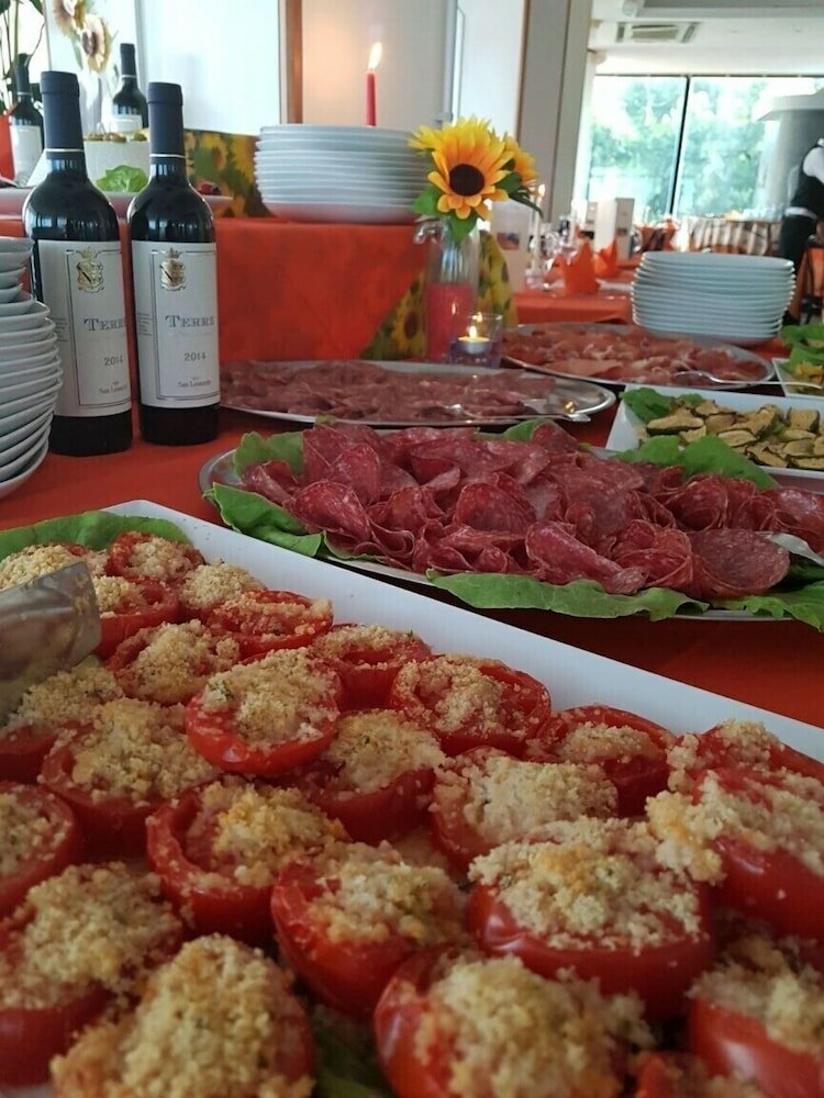 Фото Hotel Crown