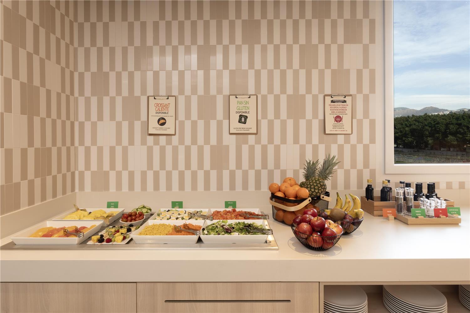 Фото Hampton by Hilton Malaga Martiricos