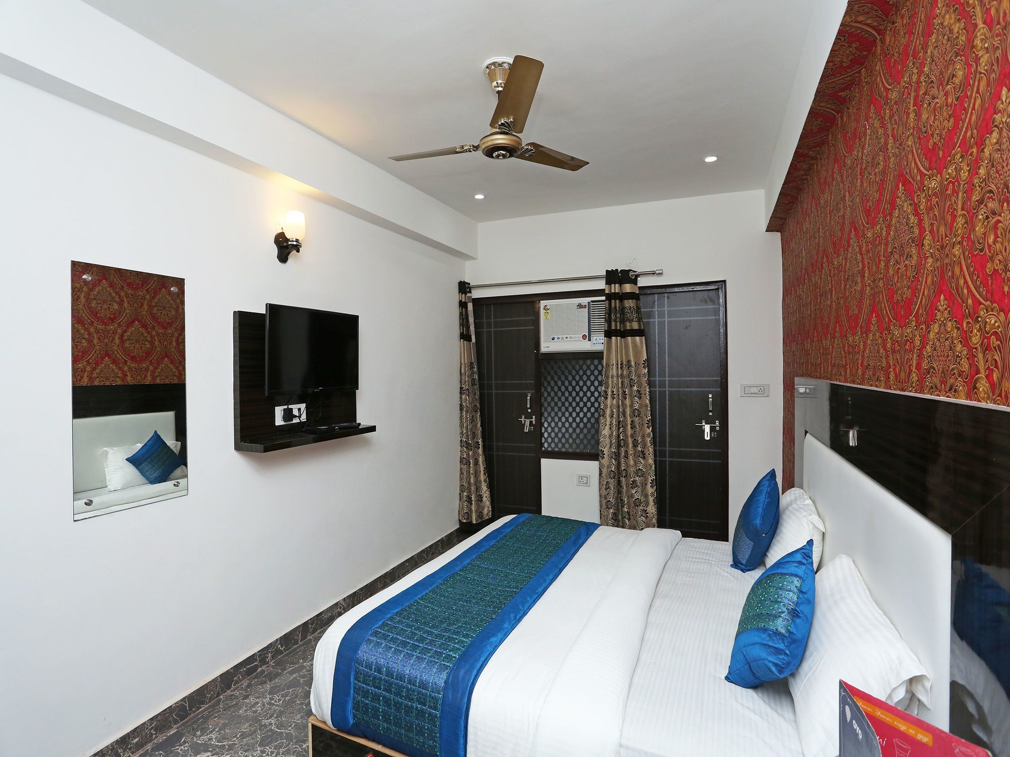 Фото Oyo 11405 Hotel Tej Palace