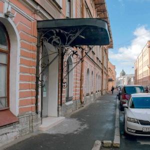 Фото Друзья у Гостиного Двора