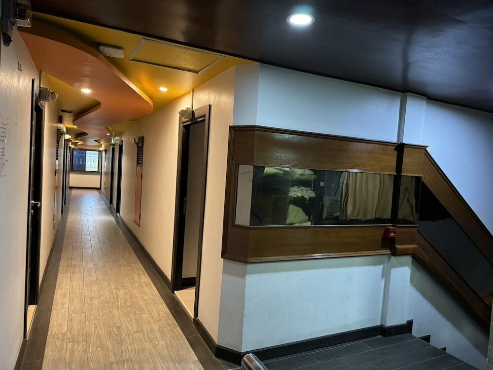 Фото Mr Mac's Hotel