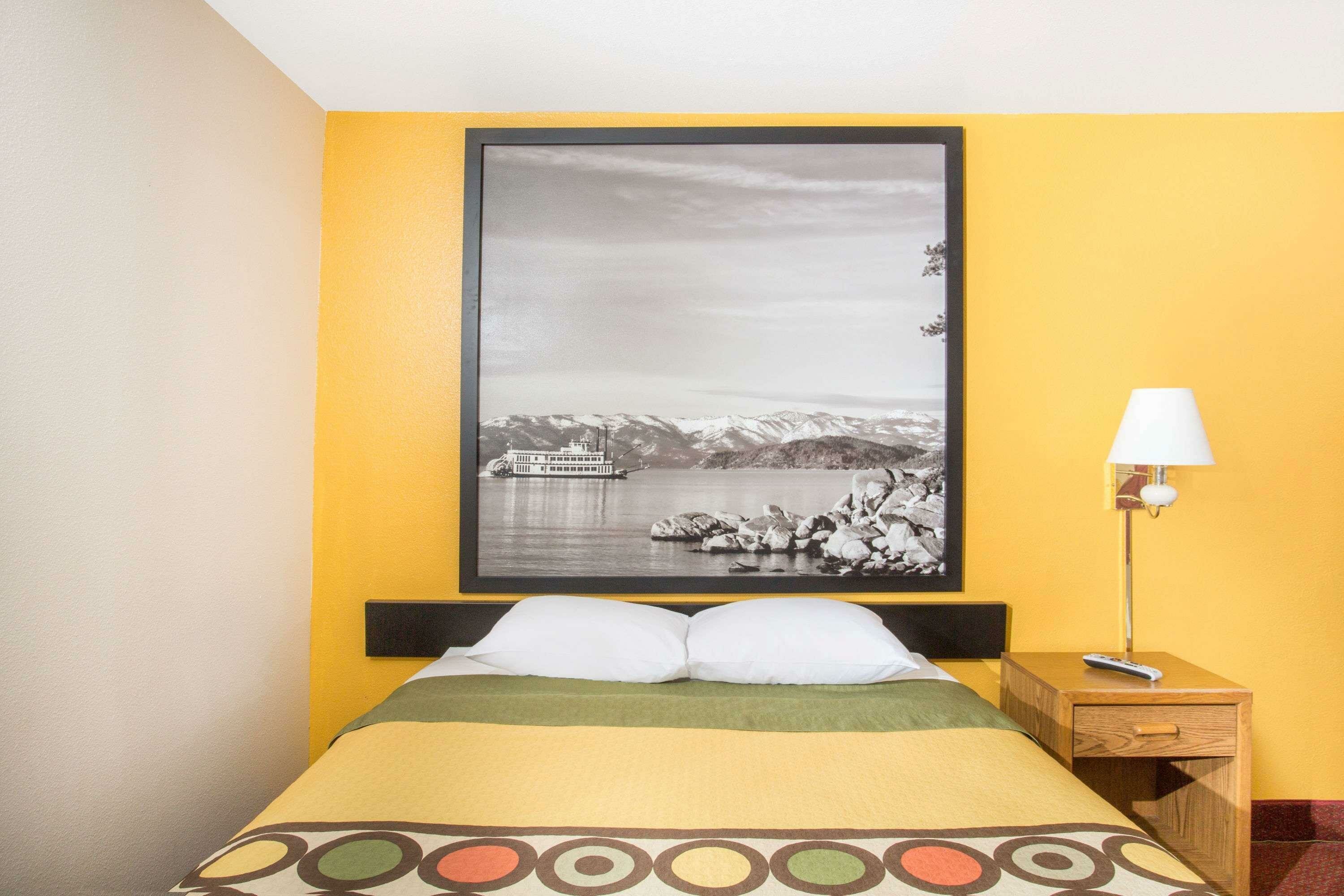 Фото Super 8 by Wyndham Elko