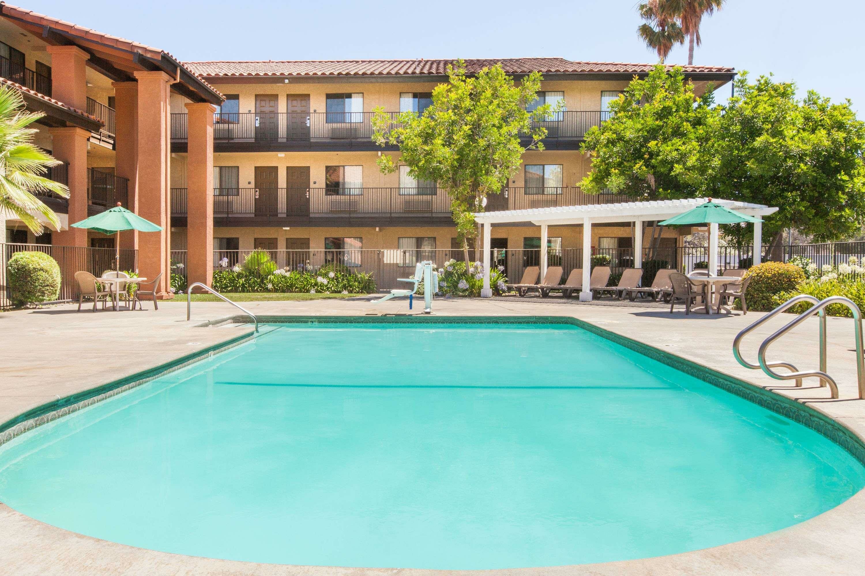 Фото Days Inn by Wyndham San Jose Airport