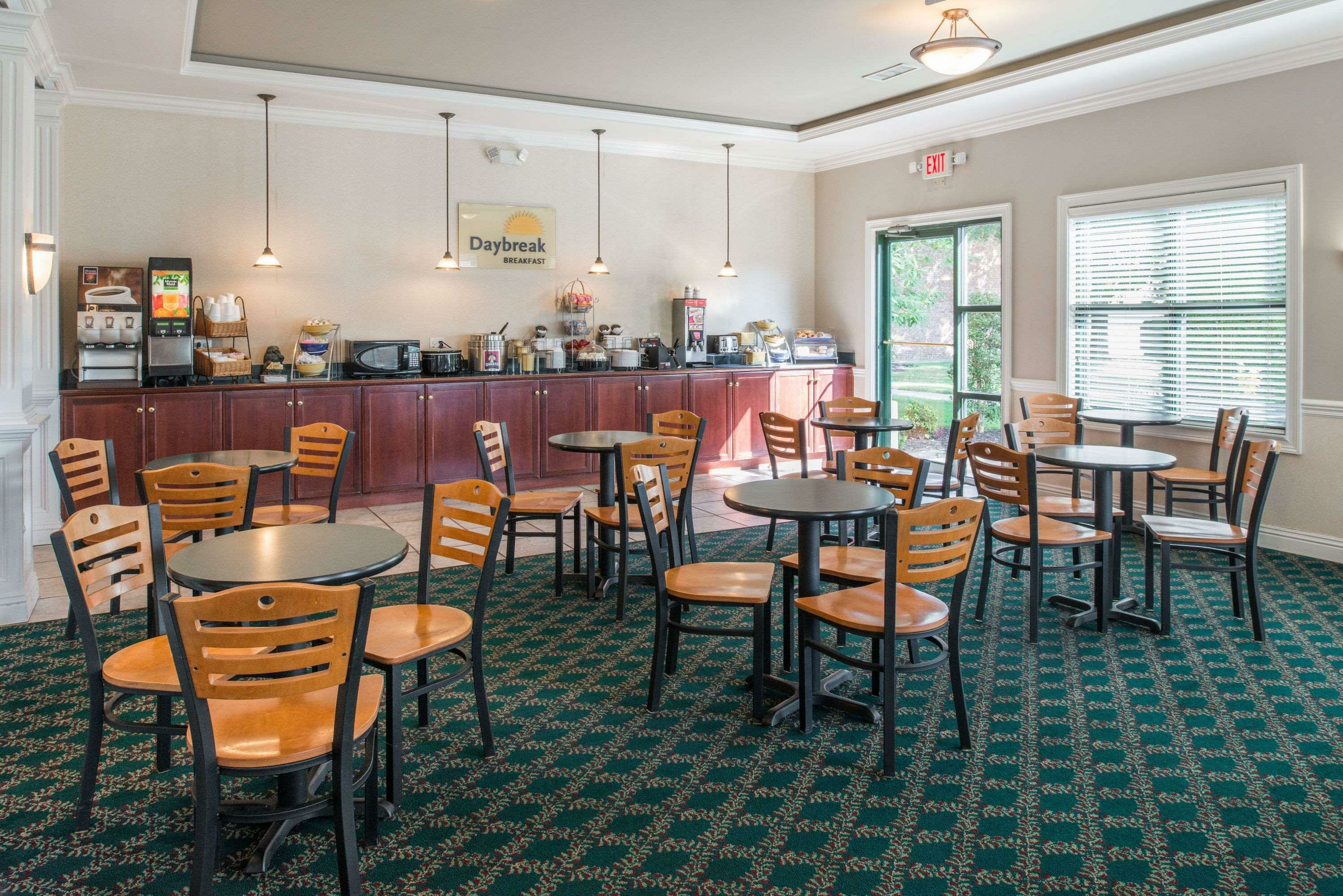 Фото Days Inn by Wyndham Paducah