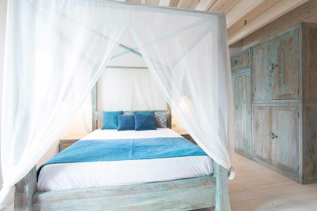 Фото La Bodega Suites