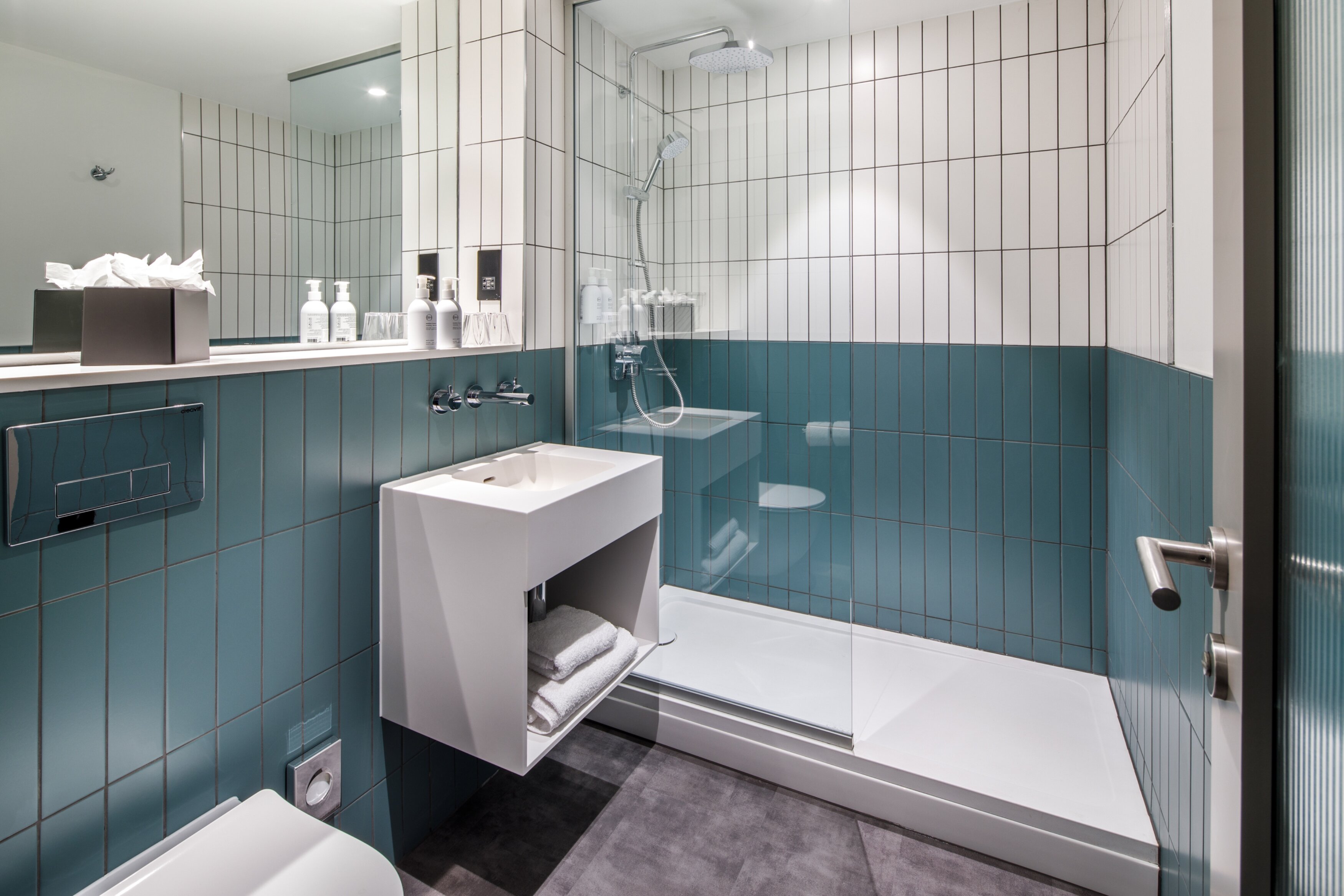 Фото Southgate Hotel London