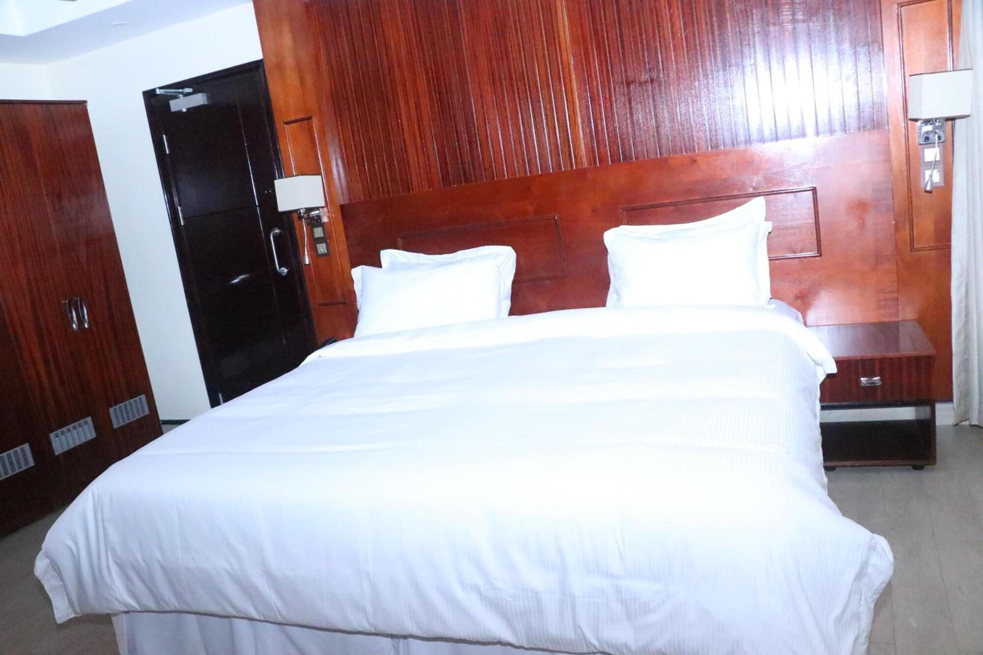 Фото Sainte Famille Hotel