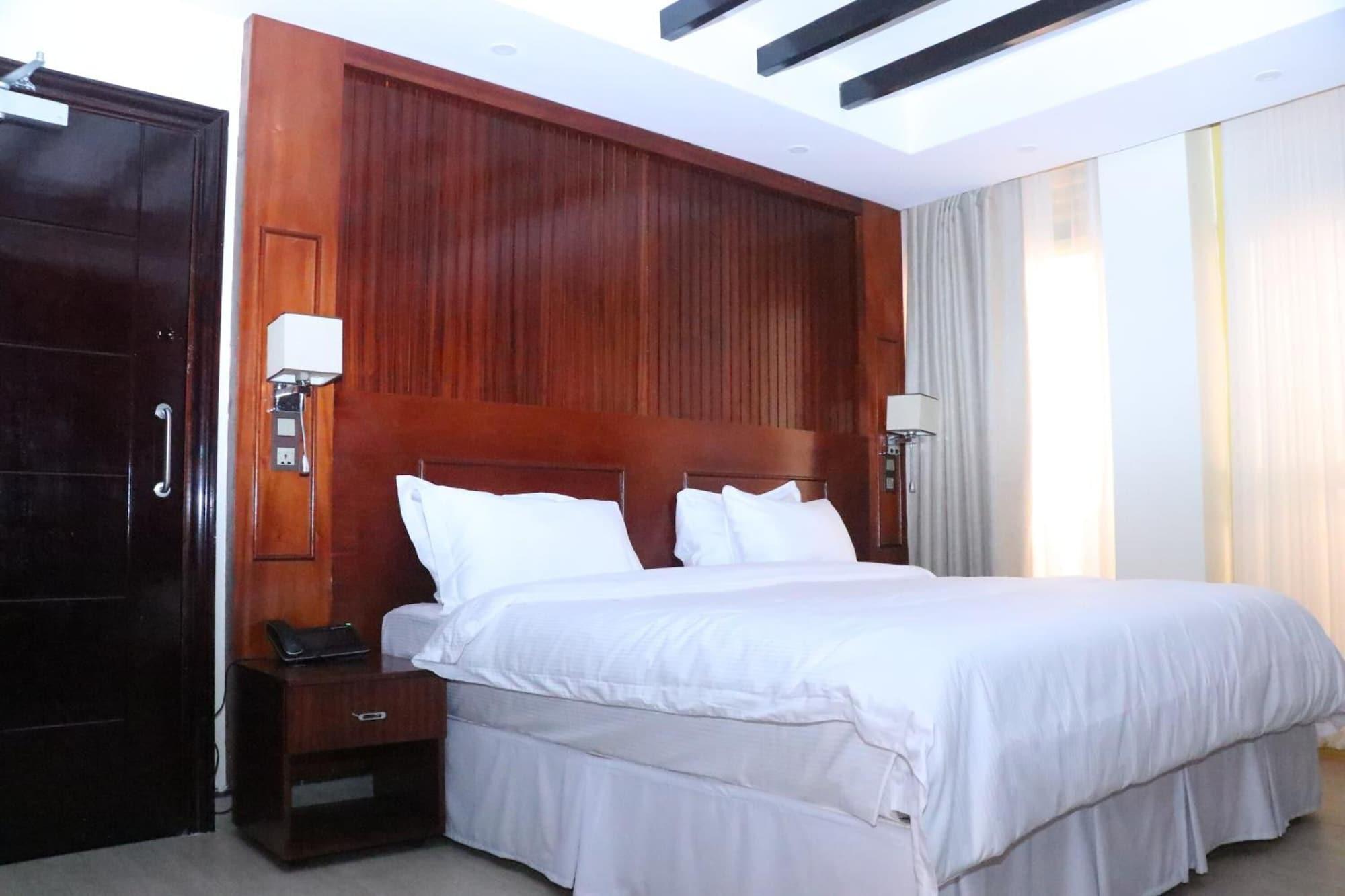 Фото Sainte Famille Hotel