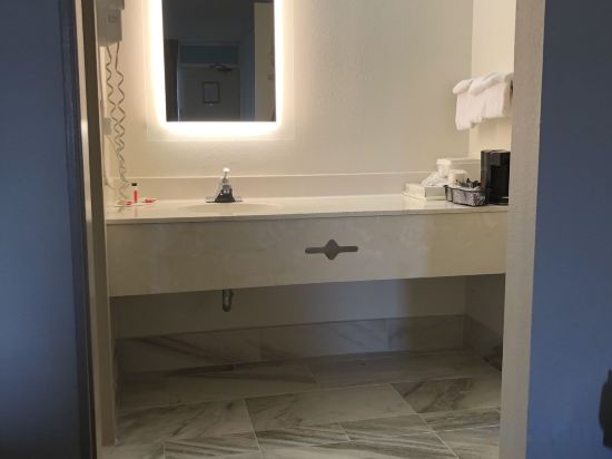 Фото Howard Johnson by Wyndham Albany