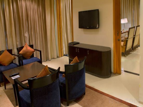 Фото Radisson Blu Marina Hotel, Delhi Connaught Place