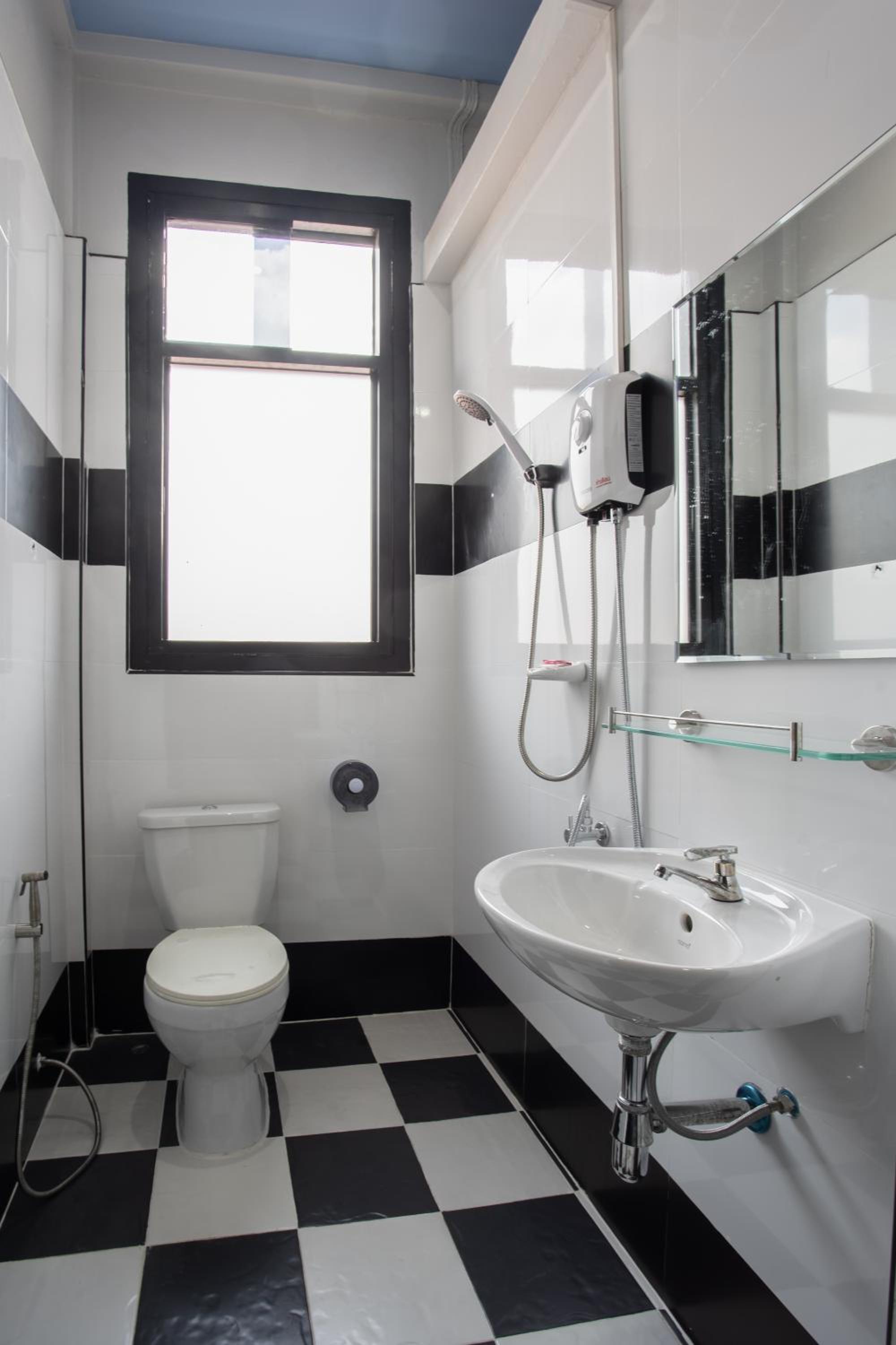 Фото Udomsuk Hotel