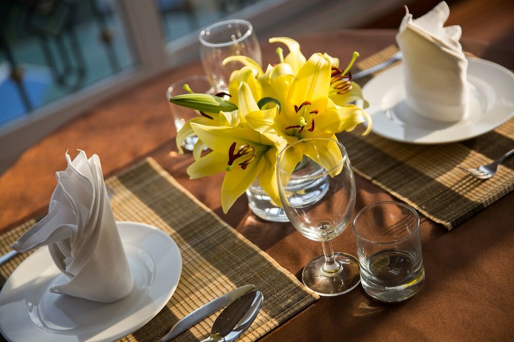 Фото Lakeside Palace Hotel