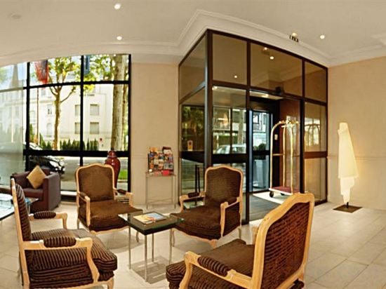 Фото Warwick Reine Astrid Lyon