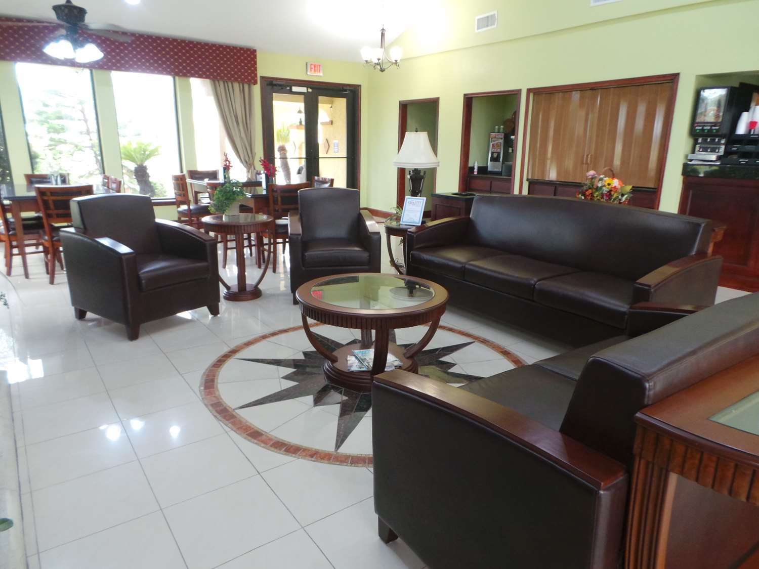 Фото Americas Best Value Inn & Suites Alvin Houston