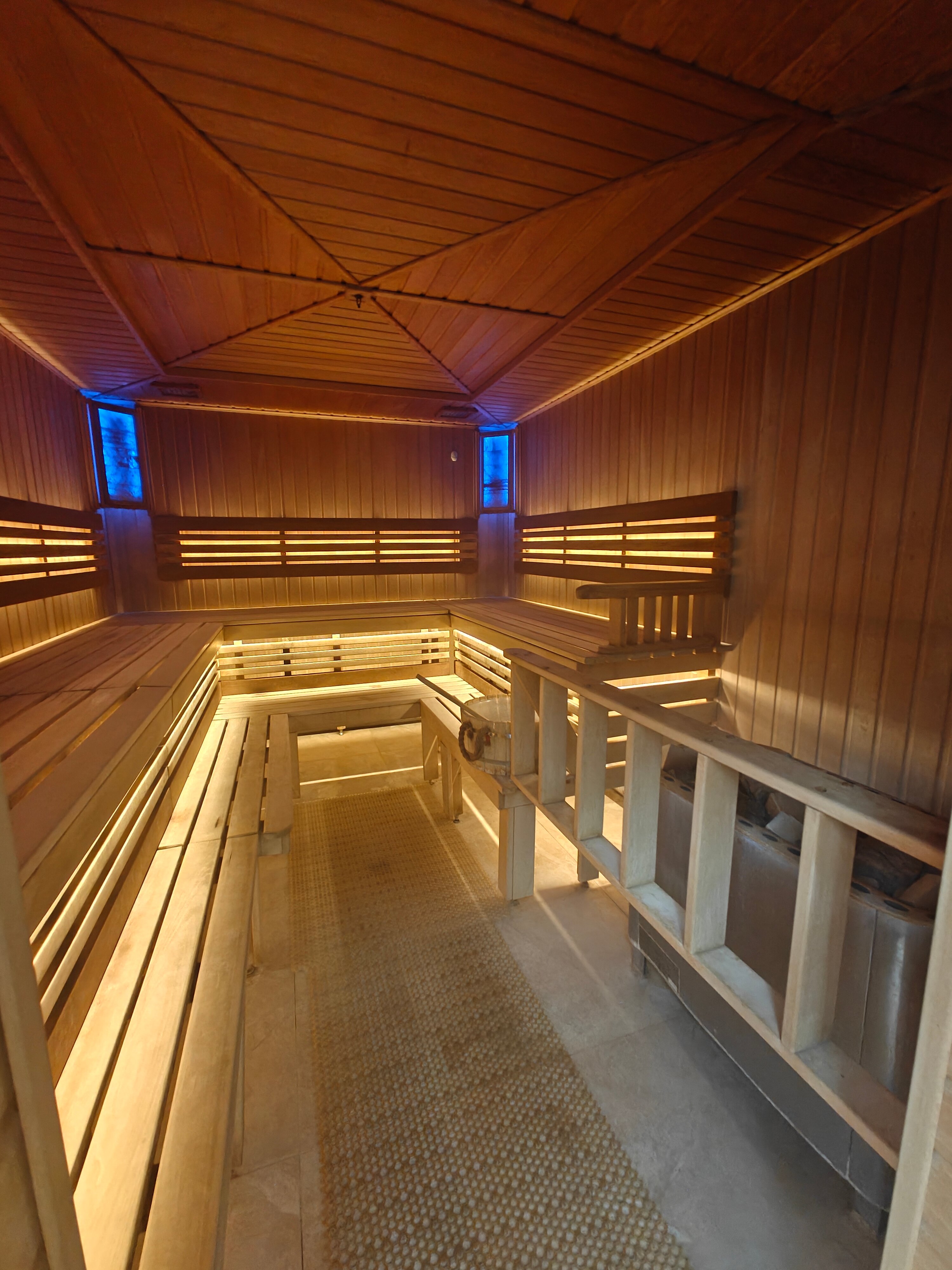 Фото Солнечный