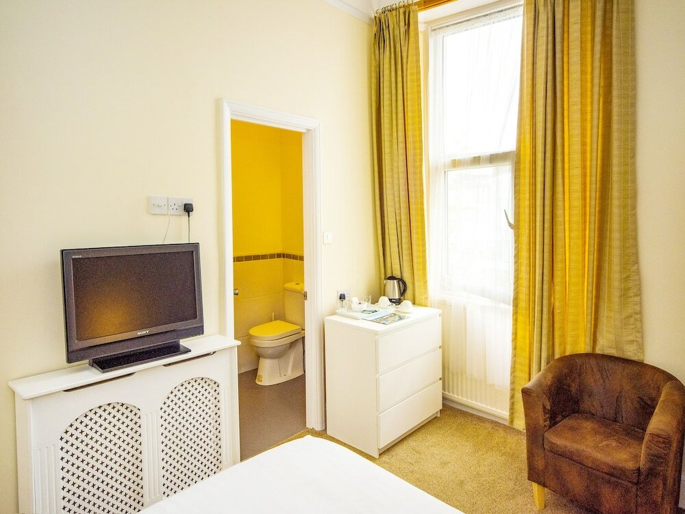 Фото Crofton House Hotel