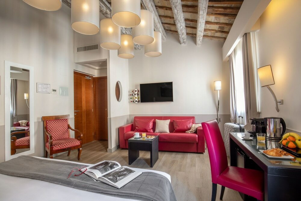 Фото Condotti Palace