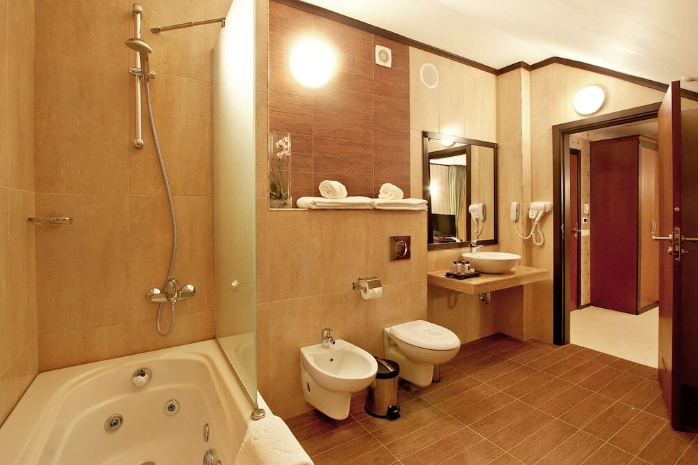 Фото Best Western Plus Bristol Hotel
