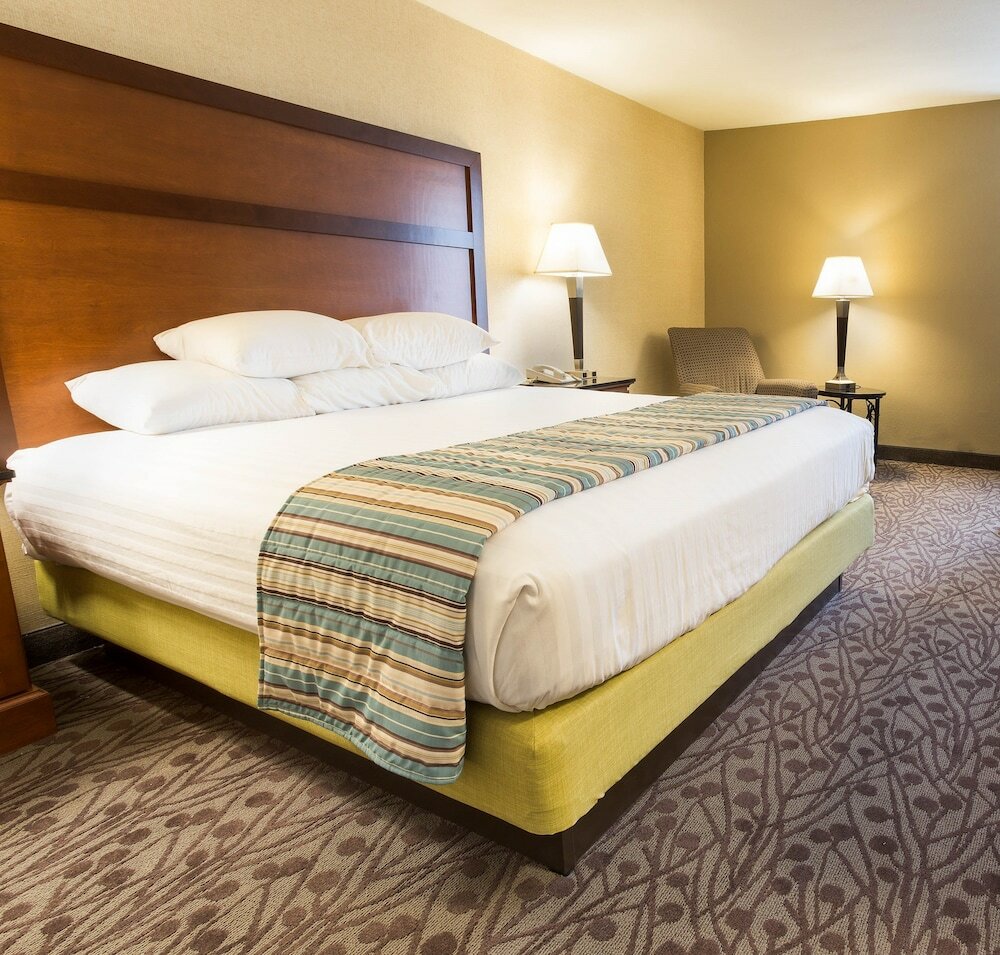 Фото Drury Inn & Suites Atlanta Airport