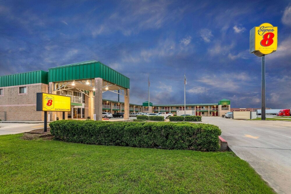 Фото Super 8 by Wyndham Seguin