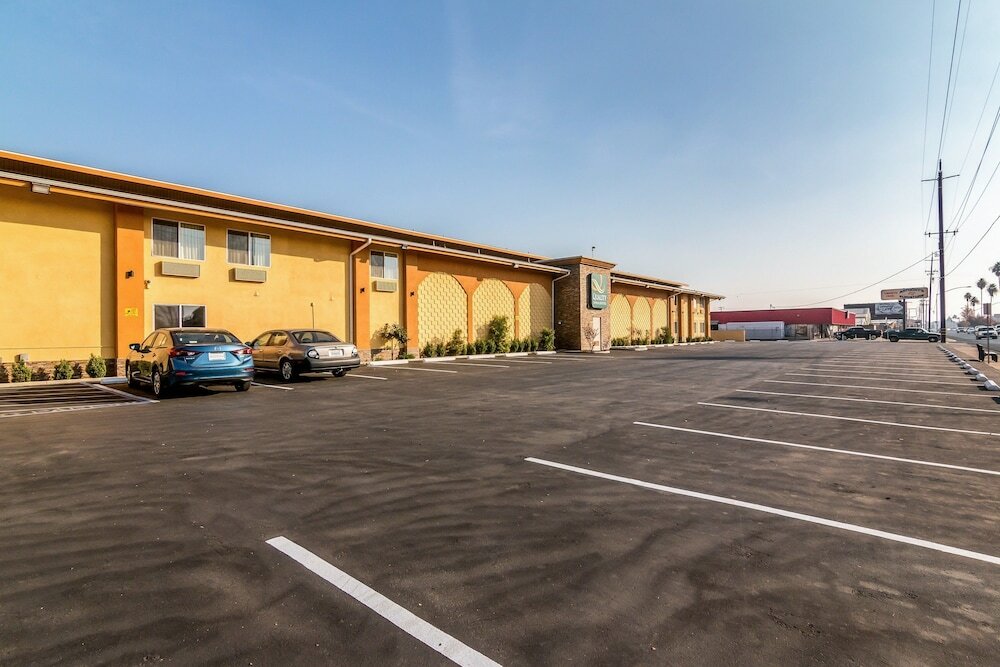 Фото Quality Inn & Suites near Downtown Bakersfield