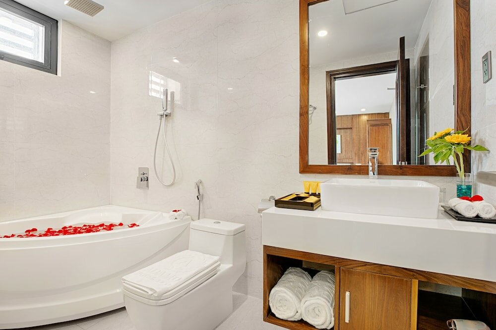 Фото Yarra Ocean Suites Danang