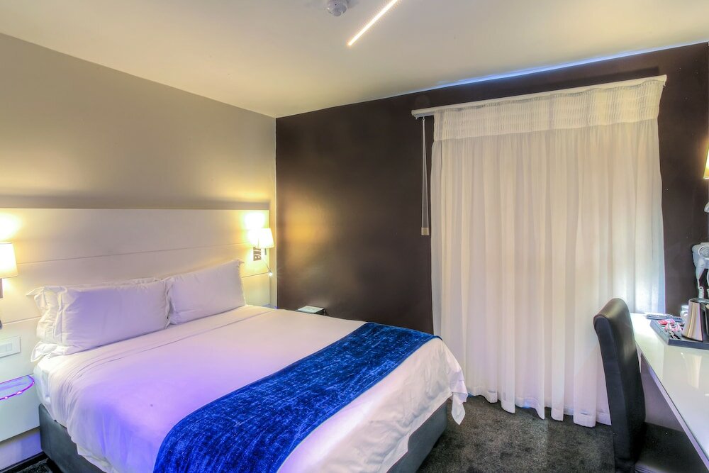 Фото Signature Lux Hotel, by Onomo