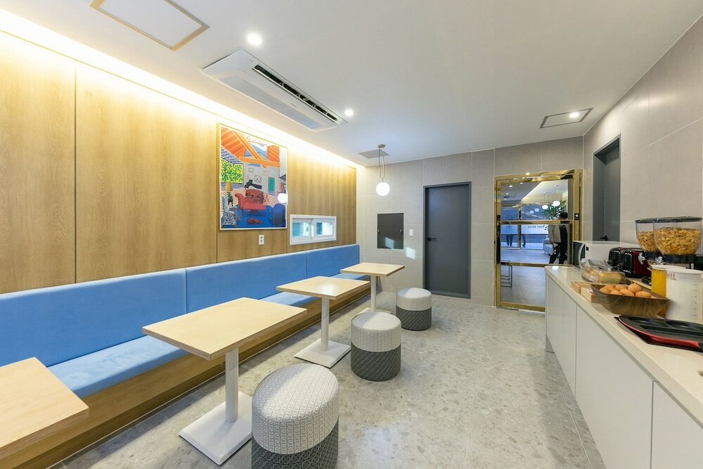 Фото Brown Dot Hotel Sasang Renecite