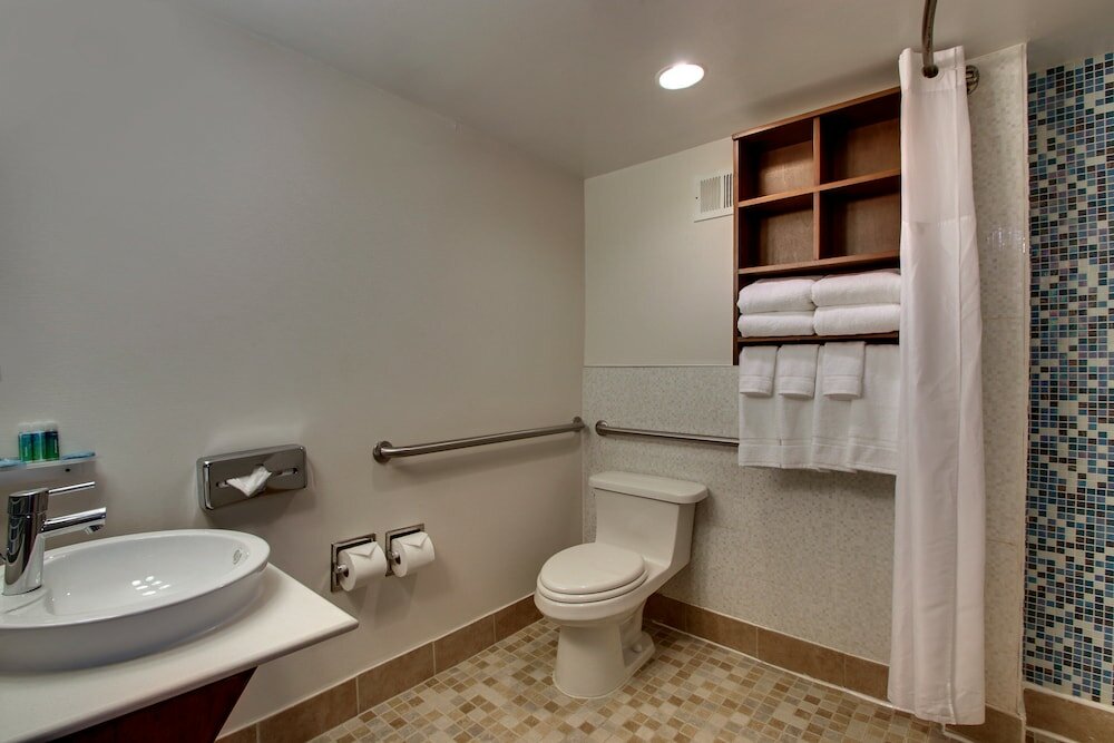 Фото Holiday Inn Express Washington Dc N-Silver Spring, an Ihg Hotel