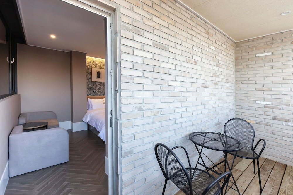 Фото Brown Dot Hotel Sasang Renecite