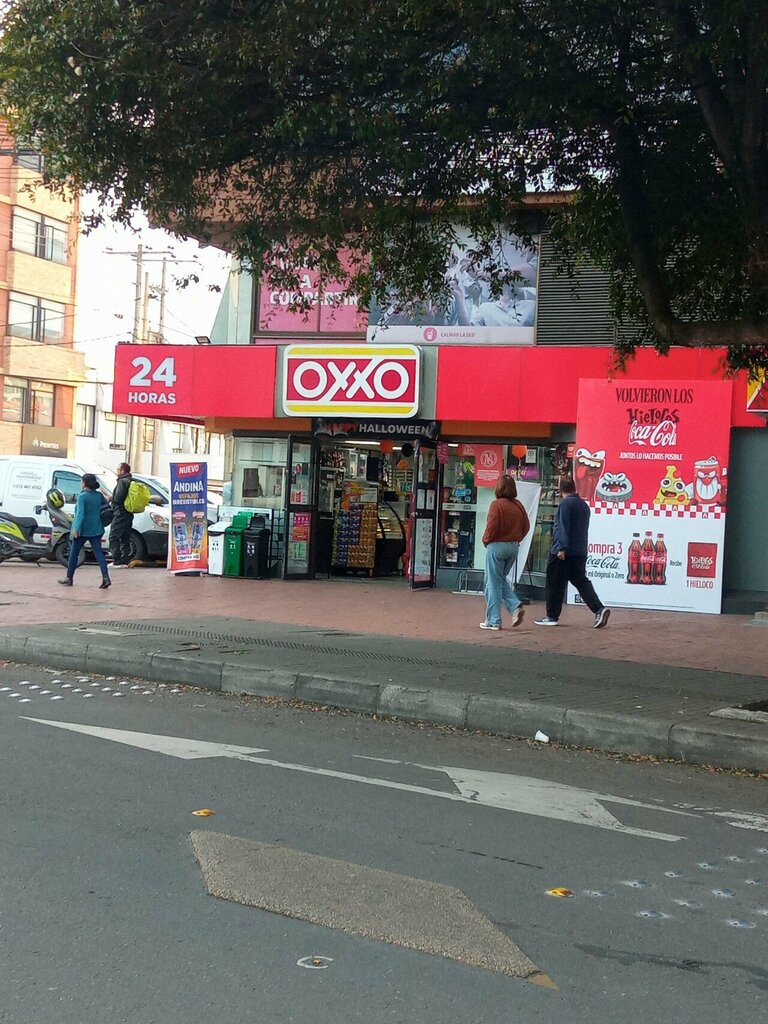 Convenience store Oxxo, Bogota, photo