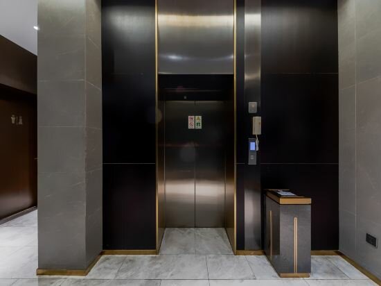 Фото Yitel Premium Shanghai Lujiazui Yuanshen Road Subway Station