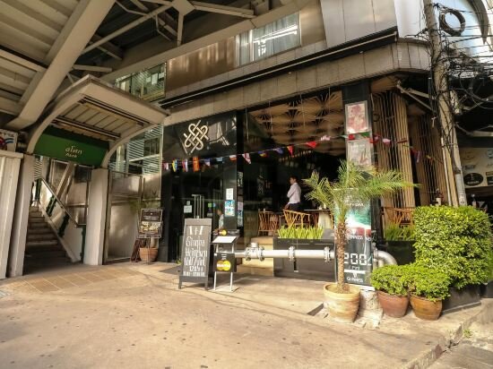 Фото Отель Sukhumvit Suites