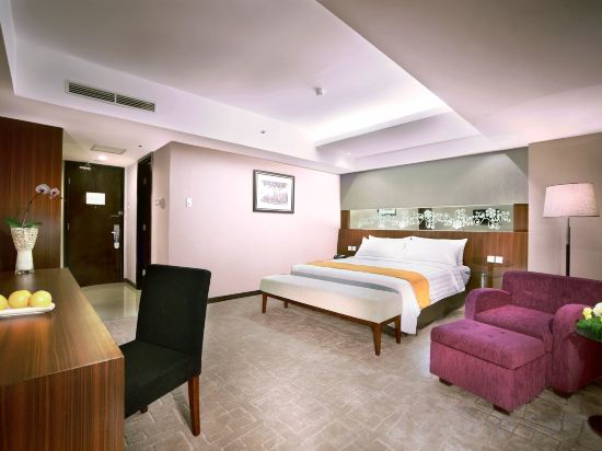 Фото Aston Madiun Hotel & Conference Center