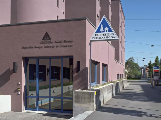 Фото Youth Hostel