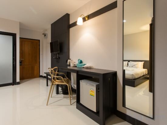 Фото Well Timed Hotel