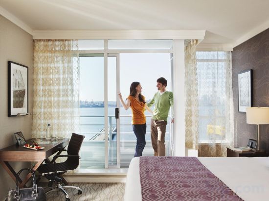 Фото Pinnacle Hotel at the Pier