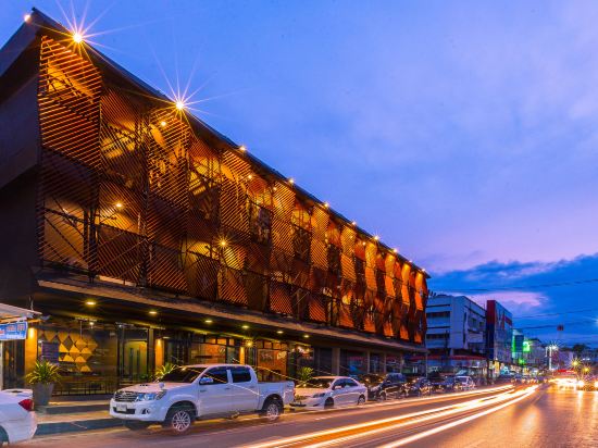 Фото Srisuksant Square