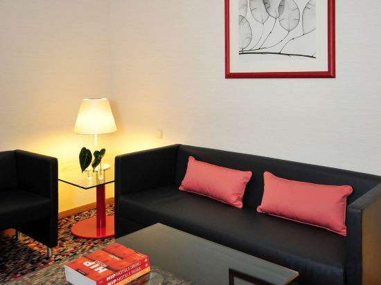 Фото Ramada by Wyndham Lisbon