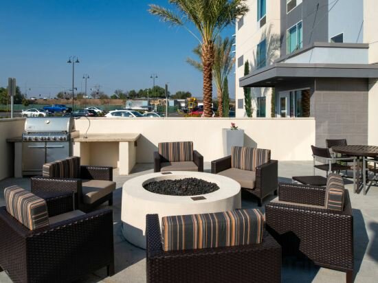 Фото TownePlace Suites by Marriott Ontario Chino Hills