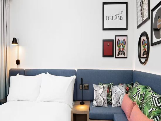 Фото Hampton by Hilton Rochdale