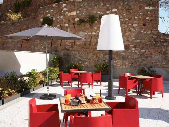 Фото Hotel The Building