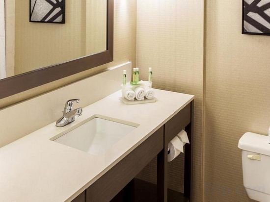 Фото Holiday Inn Express Vancouver-Metrotown